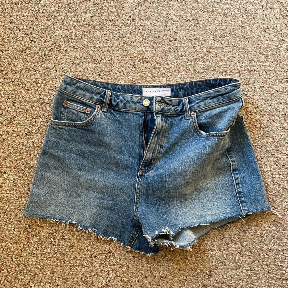 Topshop Cutoff Denim High Waisted Light Blue Raw Hem Mom Shorts - Like New!